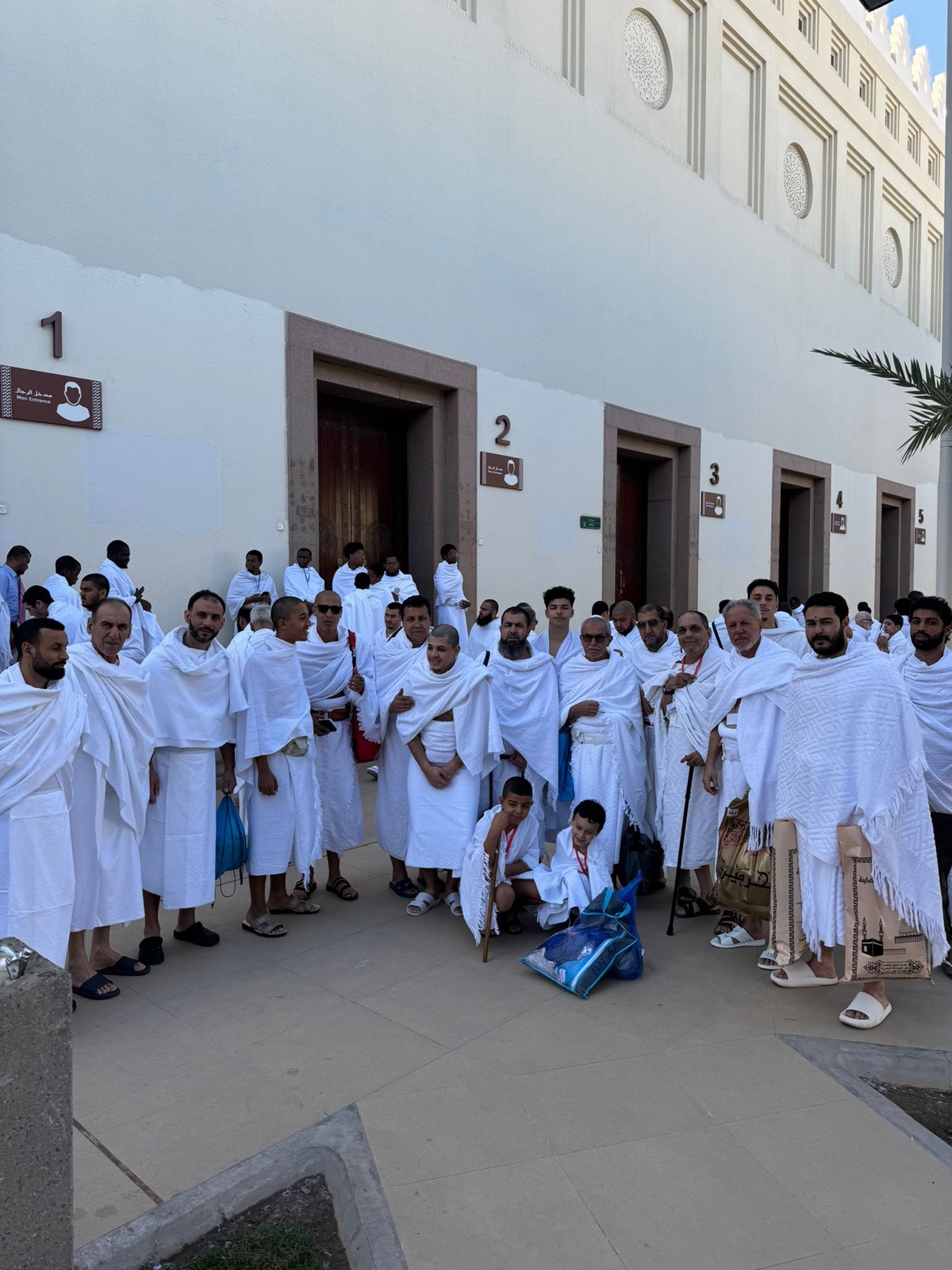 Group in ihram at the gates