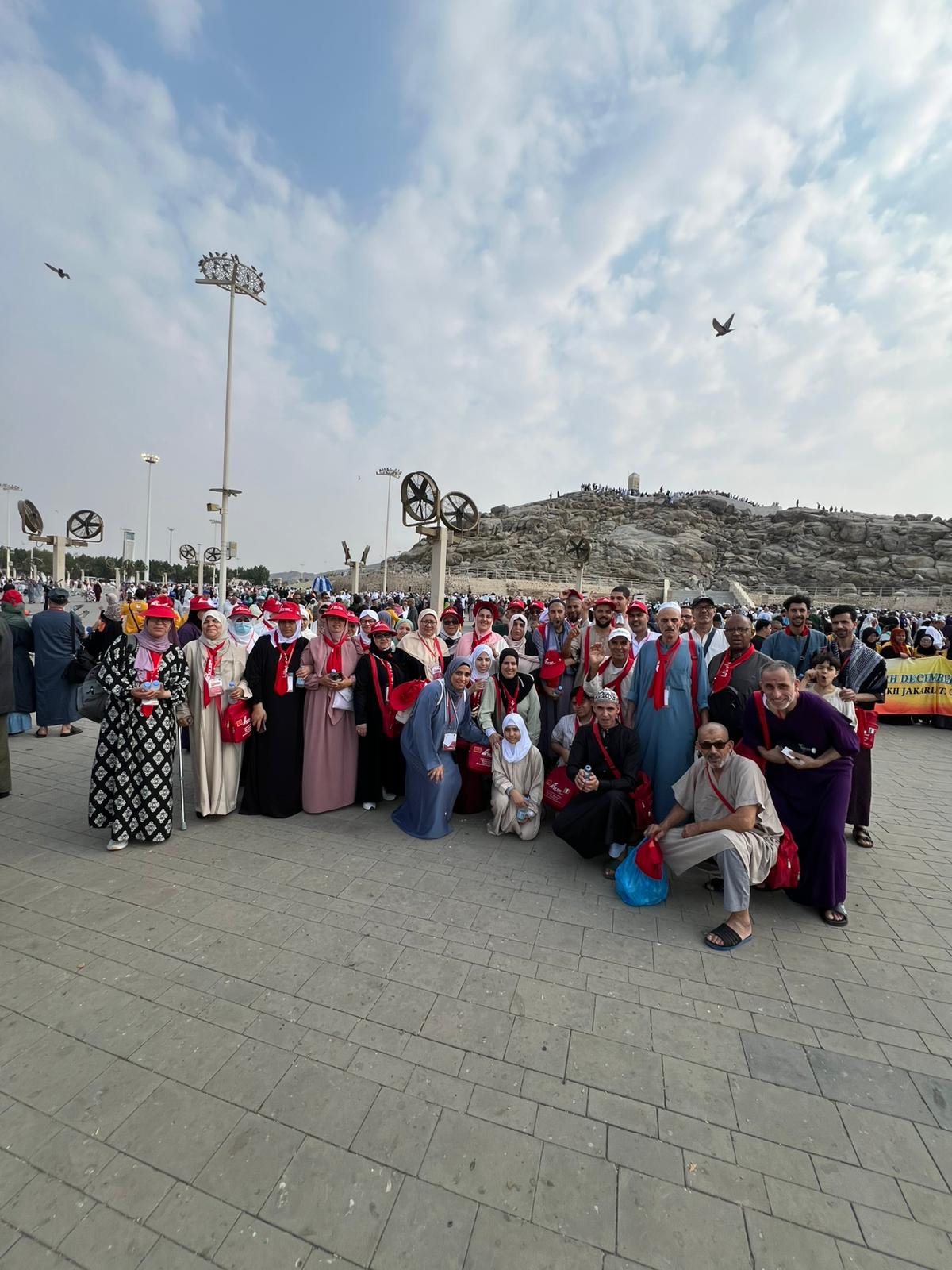 Tawaf.it group with red caps