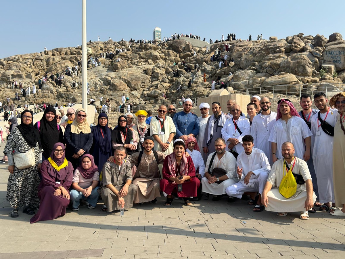 Group under the umbrellas of Masjid an-Nabawi